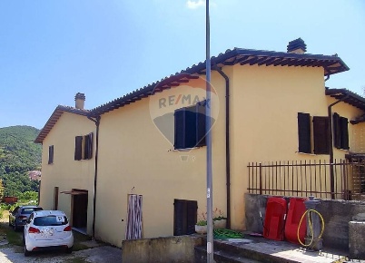 Foto Case semi ndipendenti in Voc. Capanne Montepennino, Nocera Umbra
