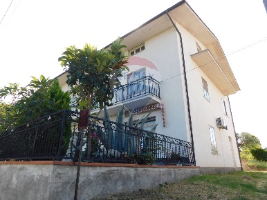 Foto Casa indipendente in VIA CASENUOVE 92, Rapino Centro di 259 m²