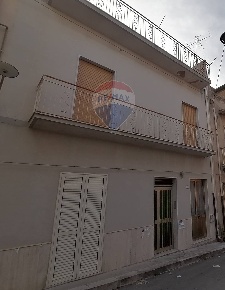 Foto Casa indipendente in via Ricasoli, Comiso Centro di 162 m² in vendita