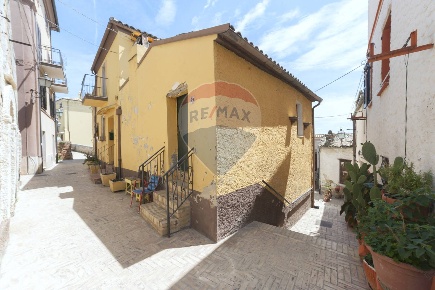 Foto Case semi ndipendenti in CORSO UMBERTO, Pianella Centro di 90 m²