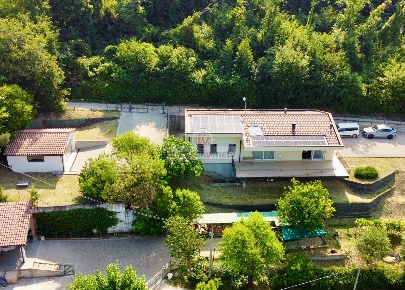 Foto Casa indipendente in VIA GROTTE, Sarego Centro di 248 m² con 8 locali