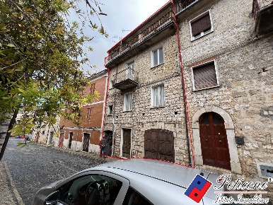 Foto Casa indipendente in Via Lago, Lenola Centro di 200 m² con 9 locali