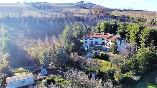 Foto Casa indipendente a Fermo di 720 m² con 20 locali in vendita