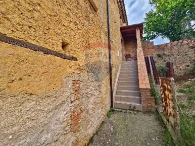 Foto Case semi ndipendenti in Via Vittorio Emanuele III, Centro di 100 m²