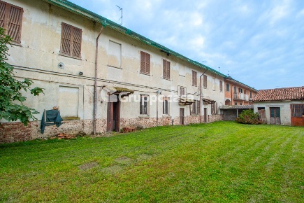 Foto Casa indipendente in via Marconi, Inveruno Centro di 500 m² in vendita