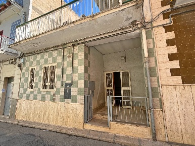 Foto Casa indipendente in via Dante Alighieri, Canosa di Puglia Centro