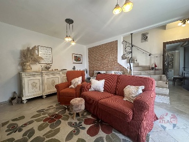 Foto Casa indipendente in Gerbe, Prasco di 285 m² con 9 locali in vendita