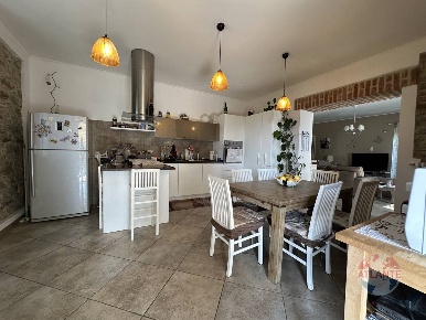 Foto Casa indipendente in Gerbe, Prasco di 285 m² con 9 locali in vendita