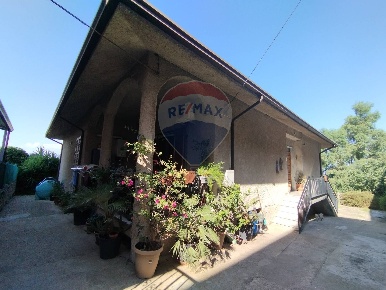 Foto Casa indipendente in viale thurio, Roggiano Gravina di 239 m²