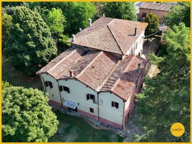 Foto Casa indipendente in via Casoni, Budrio di 800 m² con 10 locali