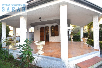 Foto Casa indipendente in Via Alfano, Viareggio Torre del Lago di 250 m²