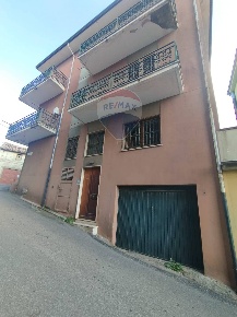 Foto Casa indipendente in via variante, Roggiano Gravina di 382 m²