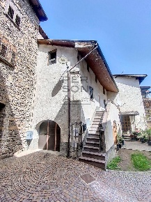 Foto Casa indipendente a Cembra Lisignago di 267 m² con 6 locali in vendita
