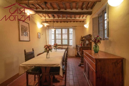 Foto Case indipendenti in Via della Pieve, Capannori di 320 m² con 8 locali