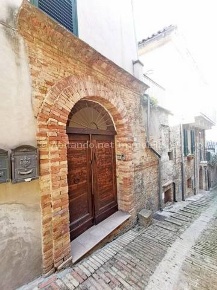 Foto Casa indipendente in Via Roma, Penne Centro di 140 m² con 8 locali