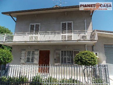 Foto Casa indipendente in Villa San Giuseppe, Colli del Tronto di 250 m²
