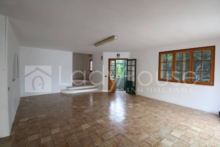 Foto Casa indipendente in via Garibaldi, Alezio di 339 m² con 4 locali