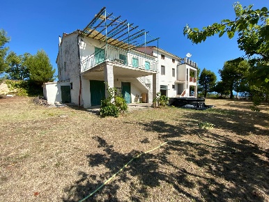 Foto Casa indipendente a Lapedona di 430 m² con 11 locali in vendita