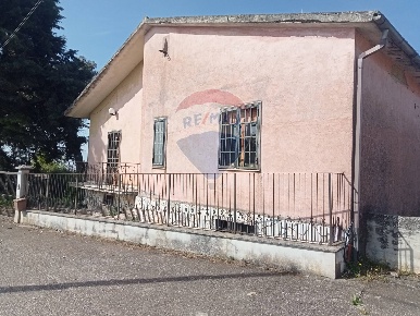 Foto Casa indipendente in via Padre Pio, Benevento Mosti di 240 m²