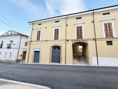 Foto Casa indipendente in Via Bottini, Civitella Casanova Centro di 250 m²