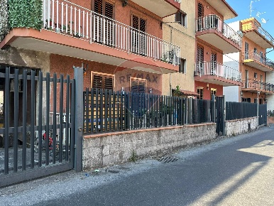 Foto Appartamento in VIA LAVINA, Aci Sant'Antonio Centro di 94 m²
