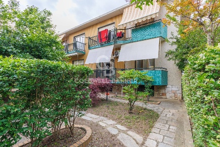 Foto Casa indipendente in Via Principe Amedeo, Beinasco Centro di 450 m²