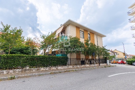Foto Casa indipendente in Via Principe Amedeo, Beinasco Centro di 450 m²