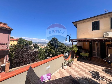 Foto Casa indipendente a Rosignano Marittimo di 114 m² con 4 locali