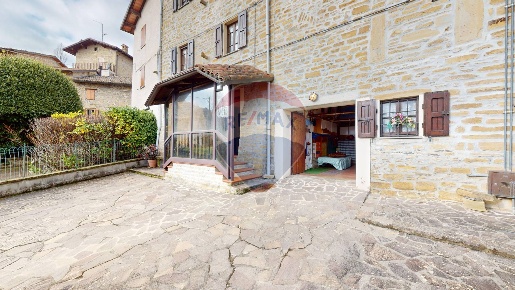 Foto Appartamento in Strada Pineta, Neviano degli Arduini di 162 m²