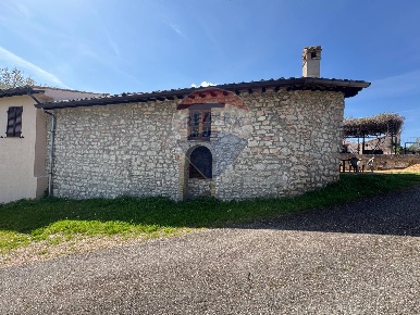 Foto Case semi ndipendenti in Località Ponze, Trevi di 106 m² con 3 locali