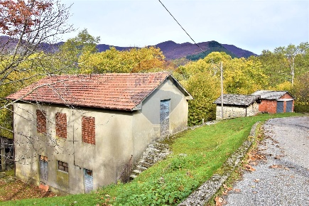 Foto Casa indipendente in Zeri Loc. Frandalini, Zeri di 130 m² con 7 locali