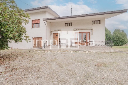 Foto Casa indipendente in Via 4 novembre, Prata di Pordenone in vendita