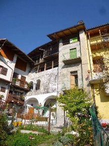 Foto Casa indipendente a Bondone di 282 m² con 5 locali in vendita