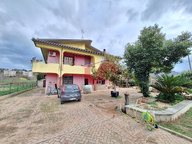 Foto Casa indipendente in Contrada Piano Morra, Benevento di 300 m²