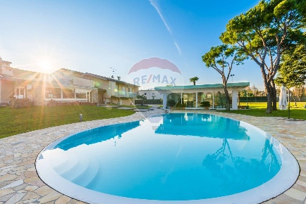 Foto Casa indipendente a Telgate di 850 m² con 8 locali in vendita