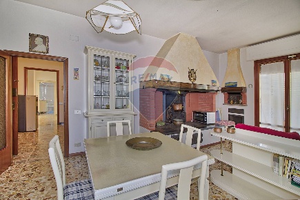 Foto Case semi ndipendenti in Via Fermi, Cavriglia di 300 m² con 12 locali