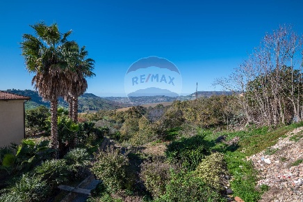 Foto Casa indipendente in Via Valentino, Caltagirone Centro di 87 m²