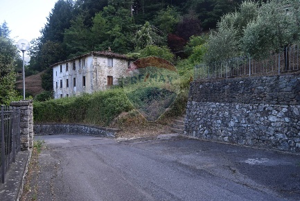 Foto Casa indipendente in TERRA ROSSA, Bagni di Lucca Centro di 320 m²