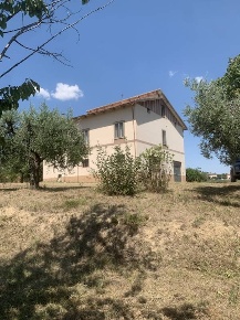 Foto Casa indipendente in C.da Poggio, Santa Vittoria in Matenano