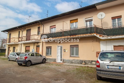 Foto Casa indipendente in via Piave, Bernate Ticino Casate di 211 m²