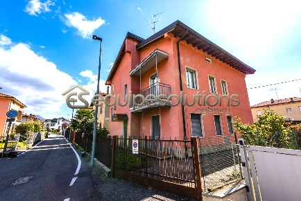 Foto Casa indipendente in Via Puccini, Torre Boldone in vendita