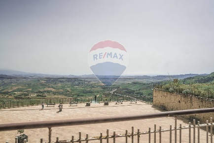 Foto Casa indipendente in Piazza San Pietro, Calascibetta Centro di 110 m²