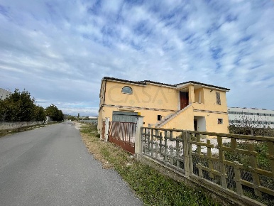 Foto Casa indipendente in Via vecchia Salaria, Colonnella di 280 m²