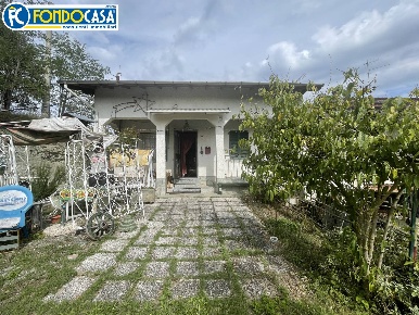 Foto Case semi ndipendenti a Pareto di 156 m² con 7 locali in vendita