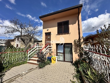 Foto Casa indipendente in s.s. 17 bis, L'Aquila Paganica - Tempera di 90 m²