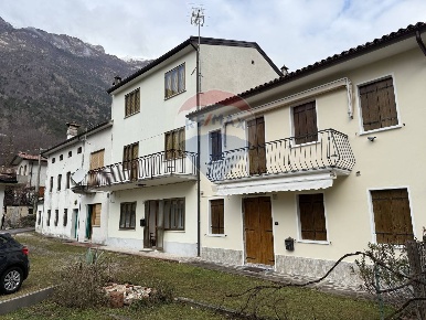 Foto Case semi ndipendenti in Via Borgo Botteon, Vittorio Veneto di 196 m²