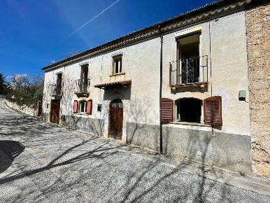 Foto Casa indipendente in Via Roma, Caporciano Centro di 100 m² in vendita