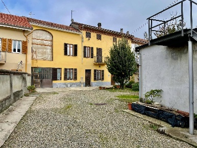 Foto Casa indipendente a Borgoratto Alessandrino di 120 m² con 5 locali