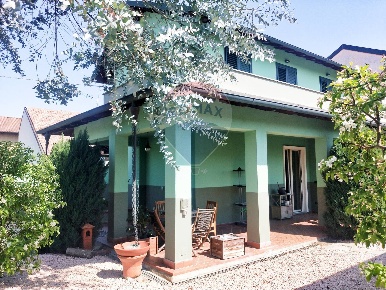 Foto Casa indipendente in Via Graziosi, Tornaco Centro di 181 m² in vendita