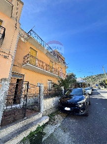 Foto Casa indipendente in via Rudinì, Melilli Centro di 250 m² in vendita
